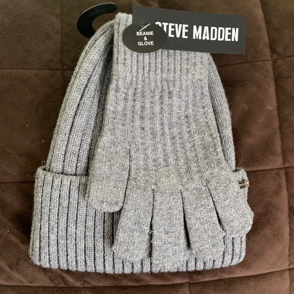 Steve Madden women's beanie and glove sparkly metallic silver one size